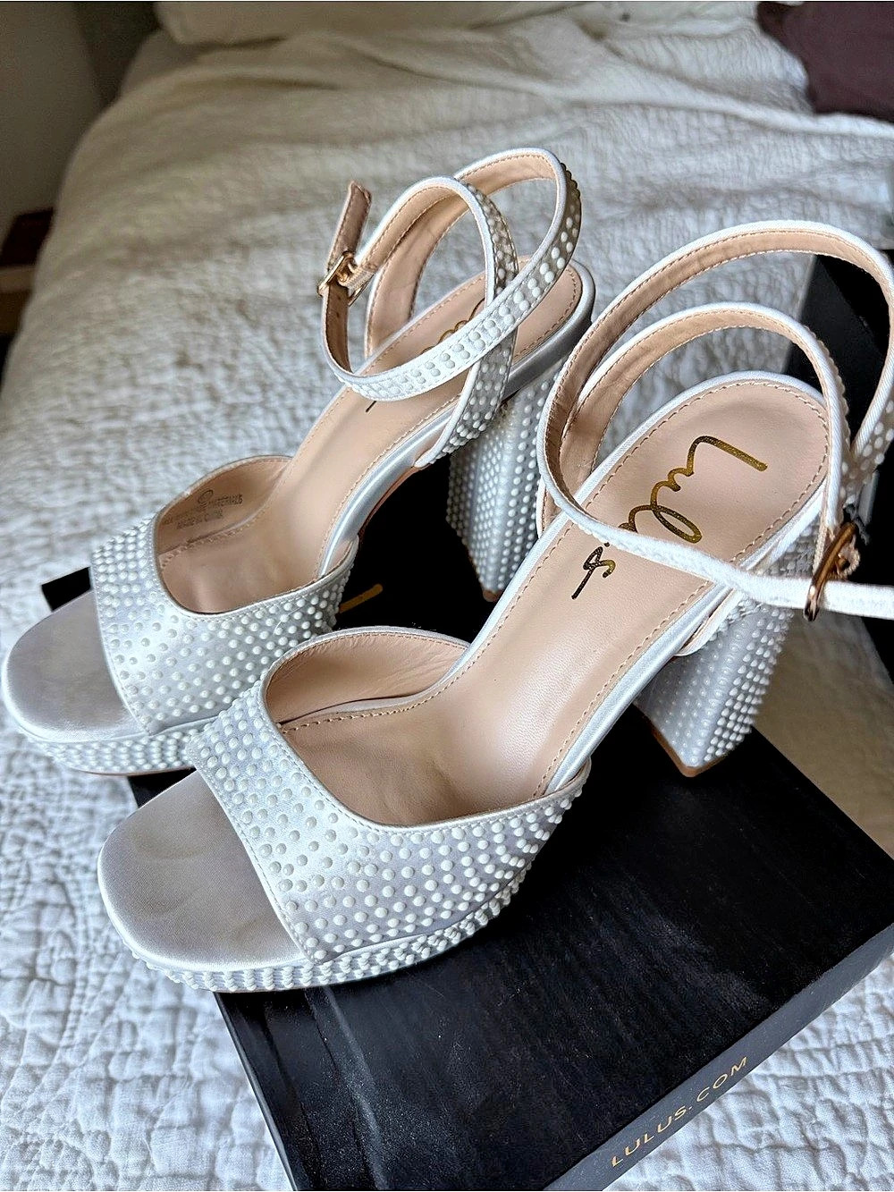Lulus Pearlia White Satin Pearl Embellished Platform Heels US 6.5 Like New